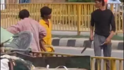 मिर्ज़ापुर: थाना विंध्याचल में एक युवक द्वारा अवैध चाकू लहराने का वीडियो सोशल मीडिया पर वायरल, पुलिस ने आरोपी को किया गिरफ्तार