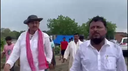 गाज़ीपुर: अंधऊ में बुलडोजर कार्रवाई के बाद सपा सांसद अफजाल अंसारी पहुंचे पीड़ितों के बीच, बोले- इंसाफ दिलाकर रहेंगे