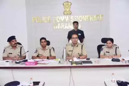 ప్రజలతో సత్సంబంధాలు కొనసాగించాలి పోలీస్‌ కమిషనర్‌ , పోలీస్ కమిషనర్ కార్యాలయంలో జూన్ నెల నెలవారి నేర సమీక్ష
