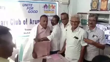 அருப்புக்கோட்டை: மாவட்ட தலைமை அரசு மருத்துவமனையில் தேசிய மருத்துவர் தினத்தில் மருத்துவர்களுக்கு சால்வை அணிவித்து வாழ்த்து தெரிவித்தனர்
