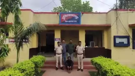 थाना रायपुर:  नाबालिक के अपहरण व दुष्कर्म का आरोपी तांत्रिक गिरफ्तार। झाड़ फूंक से रुपए दुगने कर क़र्ज़ उतारने व ऊपरी बाधा दूर करने के अंधविश्वास में फंसा कर बनाया शिकार।