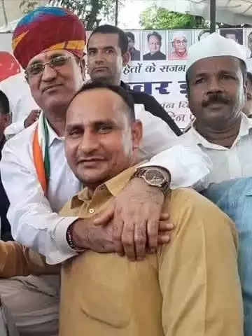कांग्रेस के वरिष्ठ नेता व पूर्व नेता प्रतिपक्ष आदरणीय श्री रामेश्वर डूडी जी को "जन्मदिवस" की हार्दिक बधाई और शुभकामनाएं।।
ईश्वर से प्रार्थना है कि आप पूरी तरह स्वस्थ होकर हमारे बीच लौटें एवं जनसेवा की राह पर लाखों उम्मीदों का सहारा बनें।
