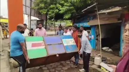 सागर: नगर पालिका मकरोनिया की पहल, सड़क पर लगने वाले ठेलों को ट्रेड मॉल के पास किया शिफ्ट, जर्जर भवनों को किया चिन्हित