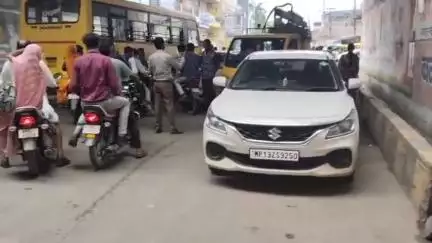 पचोर: पचोर नगर के टेंशन चौराहा अंडर ब्रिज के नीचे पशु बाजार से लगा लंबा जाम, रेंगते रहे स्कूली वाहन
