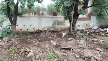 पन्ना: नपा कर्मचारियों का कारनामा: बिना सूचना के जेसीबी से तोड़ा वर्षों पुराना ईमाम चौक ताजिया स्थल