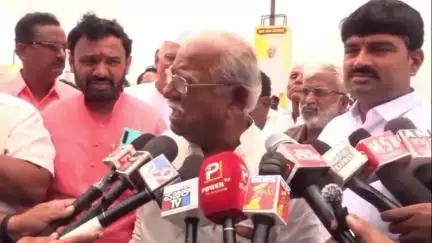 ವಿಜಯಪುರ: ಸಚಿವ ಪ್ರಿಯಾಂಕ ಖರ್ಗೆ ಇನ್ನೂ ಸಣ್ಣ ಹುಡುಗ ಅವನಿಗೆ ಮ್ಯಾಚ್ಯುರಿಟಿ ಇಲ್ಲ, ನಗರದಲ್ಲಿ ಸಂಸದ ರಮೇಶ್ ಜಿಗಜಿನಗಿ ಹೇಳಿಕೆ