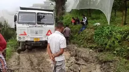 आनी: निरमंड: ठारला सगोफा में सड़क मार्ग बंद