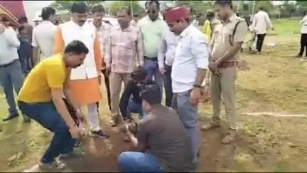 जबेरा: नोहटा बन चौकी में राज्यमंत्री धर्मेंद्र सिंह लोधी ने 'एक पेड़ मां के नाम' के तहत 30 पौधे रोपे
