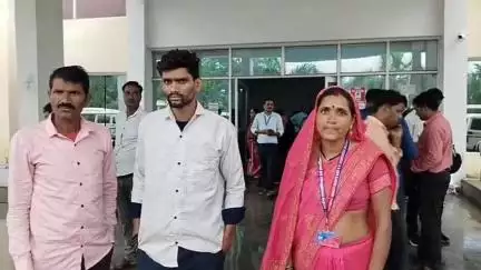 बालाघाट: डिलीवरी के बाद लापरवाही से बिगड़ी महिला की हालत, परिजनों ने की सिविल अस्पताल की महिला डॉक्टर पर FIR दर्ज करने की मांग
