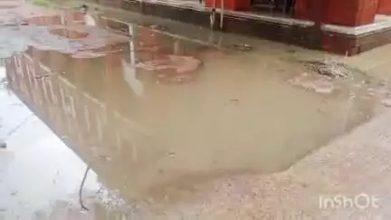 পুরুলিয়া ২: টানা দুদিনের বৃষ্টিতে পুরুলিয়া আদালতের সামনে জমে জল, সমস্যায় আইনজীবী থেকে সাধারণ মানুষ  #jansamasya