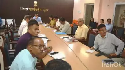 चूरू: जिला कलेक्टर ने चूरू के डीओआईटी वीसी सभागार में ली समीक्षा बैठक