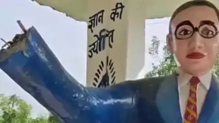 सुल्तानपुर: दुर्गानगर चौराहे पर अंबेडकर प्रतिमा तोड़ी गई, छठी बार हुई तोड़फोड़, बसपा कार्यकर्ताओं ने किया विरोध