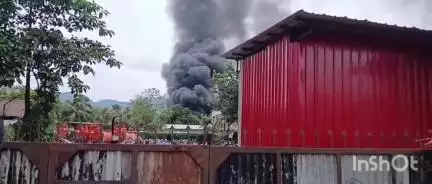 গুৱাহাটী: গড়চুকত এটা গুদামত বিধ্বংসী অগ্নিকাণ্ড, ৫ খনকৈ অগ্নিনিৰ্বাপক বাহিনীৰ বাহনৰ জুই নিৰ্বাপণৰ চেষ্টা