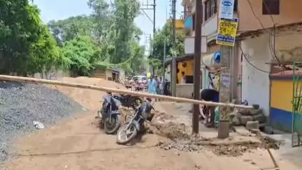 মেদিনীপুর: নেপালি পাড়া থেকে শুরু হল নতুন করে রাস্তা তৈরির কাজ, বললেন পৌরপ্রধান