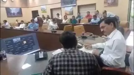 छिंदवाड़ा नगर: कलेक्टर कार्यालय में जनसुनवाई का हुआ आयोजन, कलेक्टर ने सुनीं समस्याएँ