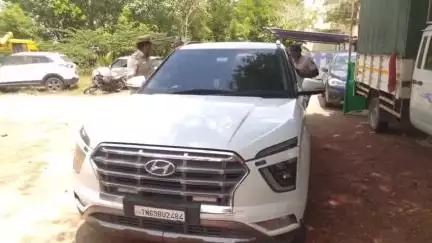 காரியமங்கலம்: சொகுசு கார்களில் கடத்திவரப்பட்ட ₹7 லட்சம் மதிப்பிலான 3 டன் குட்கா, கும்பாரஅள்ளி சோதனை சாவடியில் பறிமுதல்