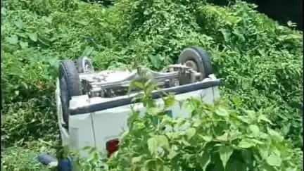 কালচিনি: হাসিমারায় এশিয়ান হাইওয়েতে উল্টে গেল অটো, আহত 4 জন