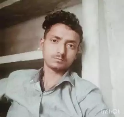 औरैया: युवक खेत की जुताई कर रहा था, पड़ोसी के खेत में लगे लोहे के तार में करंट आने से ट्रैक्टर का हल तार से छू गया, हुई मौत