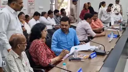 हुज़ूर: भोपाल में निजी स्कूलों की कमीशनखोरी पर बवाल, जनसुनवाई में पहुंचा मामला