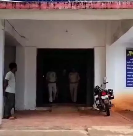 बगीचा: मारपीट के मामले में वर्ष 2018 से फरार आरोपी को पण्ड्रापाठ पुलिस ने किया गिरफ्तार, भेजा जेल