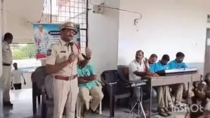 పరిగి: కుల్కచర్ల మండల కేంద్రంలో విద్యార్థులకు బాల్యవివాహాల నిర్మూలన సైబర్ క్రైమ్, ఆన్లైన్ మోసాలపై అవగాహన కల్పించిన పోలీసులు