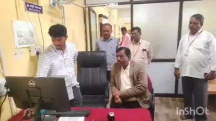 ಹಿರೇಕೆರೂರು: ಹಿರೇಕೆರೂರು ತಹಶೀಲ್ದಾರ್ ಕಚೇರಿಗೆ ಡಿಸಿ ವಿಜಯಮಹಾಂತೇಶ್ ದಾನಮ್ಮನವರ ಅನಿರೀಕ್ಷಿತ ಭೇಟಿ; ಗಣಕೀಕರಣ ಕಾರ್ಯ ಪರಿಶೀಲನೆ
