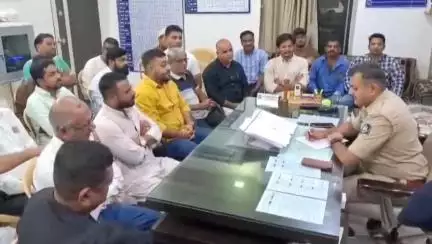 અંકલેશ્વર: શહેર એ ડિવિઝન પોલીસ મથક ખાતે મોહરમ પર્વ નિમિત્તે ડી.વાય.એસ.પી.ડો.કુશલ ઓઝાની અધ્યક્ષતામાં શાંતિ સમિતિની બેઠક મળી