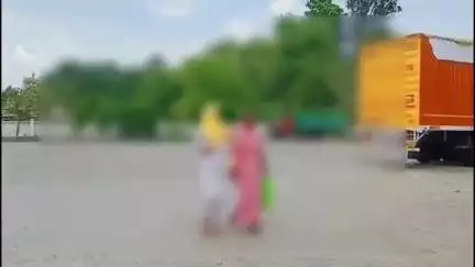 कसिया: कसया थाना क्षेत्र के एक गांव की दलित मजदूर महिला ने मारपीट और छेड़छाड़ का लगाया आरोप, पुलिस को दी तहरीर