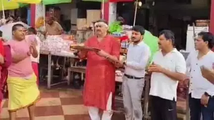 जरमुण्डी: बासुकीनाथ दरबार में पूजा अर्चना के लिए सपरिवार पहुंचे नेपाल के सांसद, जरमुंडी पुलिस रही मौजूद