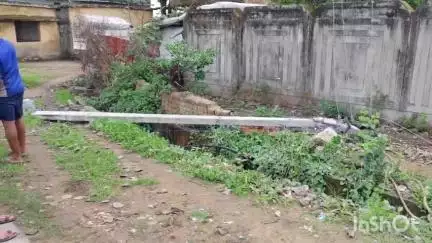 करतला: ग्राम सलिहाभांठा में बिना किसी सेफ्टी के बिजली पोल पर चढ़ रहे कर्मचारी, हादसे का हो रहे शिकार