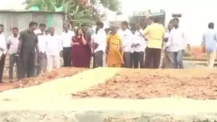 హన్వాడ: ఇందిరమ్మ ఇండ్లు మంజూరు చేసిన లబ్ధిదారులు ఇండ్లు త్వరగా నిర్మాణం చేసుకునేలా అధికారులు ప్రోత్సహించాలని: జిల్లా కలెక్టర్