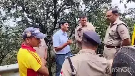 नैनीताल: पर्यटक ने स्कूटी समेत खाई में गिरने का नाटक कर पुलिस को खूब छकाया, फिर सकुशल अपने घर पहुंचा