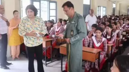 कुल्लू: उपायुक्त कुल्लू ने छात्राओं को करियर और जीवन मूल्यों की प्रेरणा दी