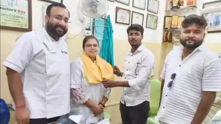 किशनगंज: डॉक्टर्स डे पर वीर शिवाजी सेना ने चिकित्सकों को किया सम्मानित