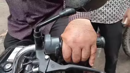જૂનાગઢ: મનપા દ્વારા ખોદવામાં આવેલ ખરાબ રસ્તામાં બાઈક સ્લીપ થતા બાઈક ચાલકને થઈ સામાન્ય ઇજા,યોગ્ય કામગીરીની માંગ કરી #jansamasya