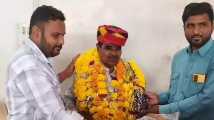 सनावद: सनावद नगर पालिका में राजस्व प्रभारी दीपक आदिवाल और मालाकार काका के सेवानिवृत्त पर हुआ विदाई समारोह