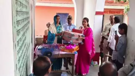 जलालगढ़: जलालगढ़ प्रखंड के मध्य विद्यालय डुमरा में प्रधानाध्यापिका के सेवानिवृत्ति पर विदाई सह सम्मान समारोह का आयोजन