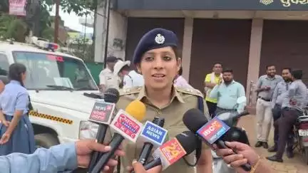 बलौदाबाज़ार: बलौदा बाजार पुलिस अधीक्षक श्रीमती भावना गुप्ता ने वाहन चालकों से यातायात नियमों का पालन करने की की अपील