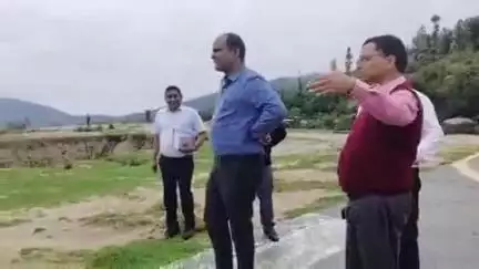 चम्पावत: त्रिस्तरीय पंचायत चुनाव की तैयारियों को लेकर जिलाधिकारी ने खंड विकास कार्यालय का किया निरीक्षण