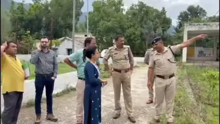 टिहरी: सीओ चंबा महेश लखेड़ा ने कंडीसौड नामांकन स्थल एवं स्ट्रांग रूम की सुरक्षा व्यवस्था का लिया जायजा