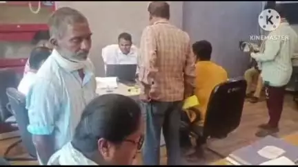 घाघरा: घाघरा अंचलाधिकारी के कार्यालय में ऑनलाइन पंजी 2 में सुधार शिविर का समापन