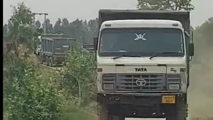 आंवला: आंवला में अवैध खनन से सड़क क्षतिग्रस्त, ग्रामीणों ने ज्ञापन सौंपा, कार्रवाई न होने पर आंदोलन की चेतावनी दी