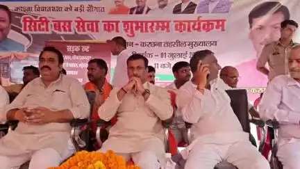 करछना: ब्लॉक मुख्यालय करछना से 5 रूटों पर शुरू हुई सिटी बस सेवा, विधायक और एसडीएम ने हरी झंडी दिखाकर किया रवाना