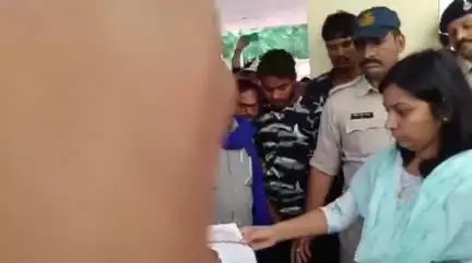 नरसिंहपुर: छात्रा की हत्या के मामले में सामाजिक संगठनों ने कलेक्ट्रेट पहुंचकर जताया विरोध, कलेक्टर को सौंपा ज्ञापन