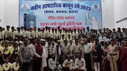 बुरहानपुर नगर: बुरहानपुर: इंदिरा कॉलोनी के ऑडिटोरियम में नए कानून के एक वर्ष पूरे होने पर जागरूकता कार्यक्रम आयोजित