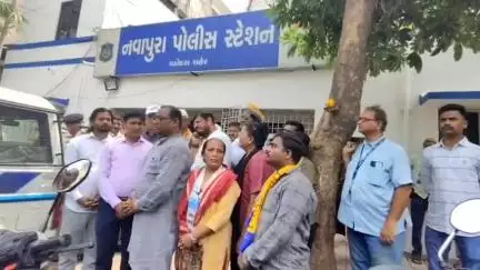 વડોદરા: મેયરની નેમ પ્લેટ તોડવાના મામલે રાજકારણ ગરમાયુ,આમ આદમી પાર્ટીના પ્રદેશ સંગઠન મહામંત્રીએ કર્યા પ્રહાર