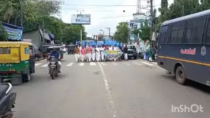 ഏറനാട്: ജില്ലയോടുള്ള അവഗണന, കെ.എസ്‌.യു നടത്തിയ കള്കടറേറ്റ് മാർച്ച് ആര്യാടൻ ഷൗക്കത്ത് MLA ഉദ്ഘാടനം ചെയ്തു