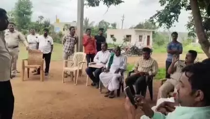 ಜಮಖಂಡಿ: ಪಂಚಾಯಿತಿ ಅಧ್ಯಕ್ಷೆ ವಿರುದ್ದ ಆಕ್ರೋಶ ಹೊರಹಾಕಿದ ಗ್ರಾಮ ಸ್ವಚ್ಛತಾಗಾರರು,ಕೊಣ್ಣೂರು ಗ್ರಾ.ಪಂ. ಮುಂದೆ ಪ್ರತಿಭಟನೆ