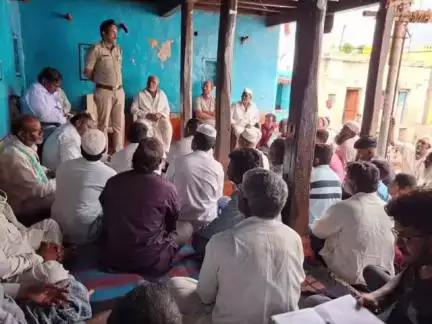 ಬಾದಾಮಿ: ಅನವಾಲ‌ ಗ್ರಾಮದಲ್ಲಿ ಪೊಲೀಸರಿಂದ ಶಾಂತಿ ಪಾಲನಾ ಸಭೆಯಲ್ಲಿ ಶಾಂತಿ ಸೌಹಾರ್ಧತೆಯ ಪಾಠ