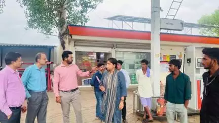 राजगढ़: राजगढ़: स्वामी रामेश्वर कृपा पेट्रोल पंप पर डीजल में पानी मिलने से पंप सील